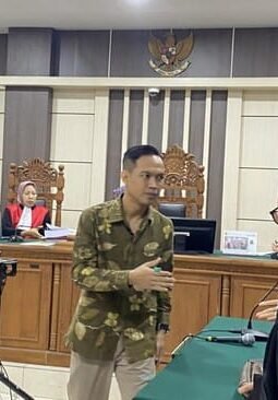 Mantan Bupati Cilacap Dituntut 7 Tahun Denda Rp 400 Juta & Mantan Sekda Dituntut 4 Tahun Penjara