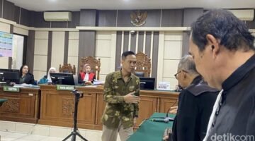 Mantan Bupati Cilacap Dituntut 7 Tahun Denda Rp 400 Juta & Mantan Sekda Dituntut 4 Tahun Penjara