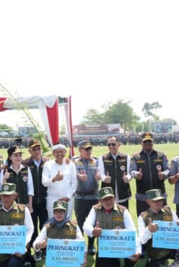 Pangdam IV/Diponegoro Hadiri Apel Akbar Satlinmas se-Jawa Tengah