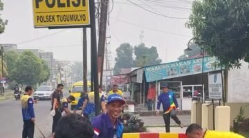 Peringati Hari Kesaktian Pancasila dan HUT TNI ke-81, Camat Tugumulyo Gelar Gotong Royong Bersihkan Saluran Irigasi.