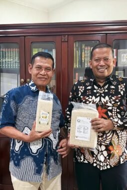 Dorong Kesejahteraan Petani, FPIK UNDIP dan SPPQT Produksi Beras Sehat Parboiled LGI Berbasis Green and Blue Farming