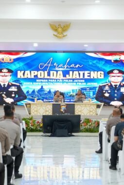 Arahan Kapolda Jateng Pada Seluruh PJU dan Kapolres Jajaran : “Polisi Bersama Masyarakat Harus Terwujud dalam Pelayanan Nyata”