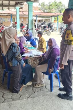 Bhabinkamtibmas Ngargotirto Sumberlawang Turun Langsung Dampingi Tracking TBC dan Cek Kesehatan Gratis bagi 100 Warga 