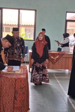 Rotasi Perangkat Desa Kembaran: Tiga Pejabat Resmi Dilantik, Mengisi Kekosongan Sekretaris Desa