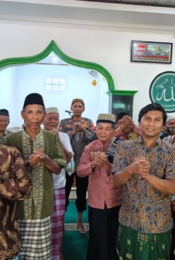Tak Sekadar Jadi Imam Salat Jumat, Kapolsek Kedawung Turun Langsung Serap Aspirasi Warga Lewat Jumat Curhat