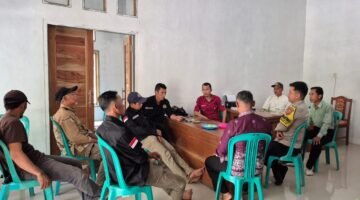 Mendengar dan Melayani: Bhabinkamtibmas Polsek Bungbulang Serap Aspirasi Warga Lewat Program “Jumat Curhat”