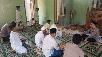 Polisi Bersama Masyarakat, Polres Semarang Rutin Shalat Berjamaah dan Bangun Komunikasi dengan Warga
