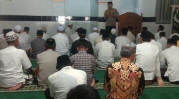 Polisi Bersama Masyarakat, Polres Semarang Rutin Shalat Berjamaah dan Bangun Komunikasi dengan Warga