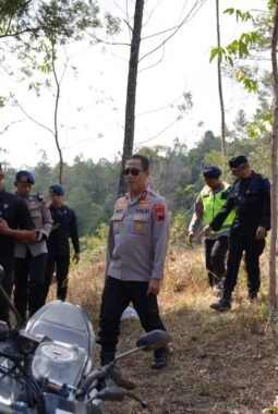 Medan Sulit Hambat Pemadaman Karhutla Gunung Lawu, Kapolda Jateng Koordinasikan Dukungan Udara