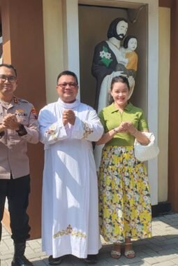 Minggu Kasih, Kapolres Sragen Hadiri Misa Suci dan Pererat Silaturahmi dengan Jemaat Gereja Katolik