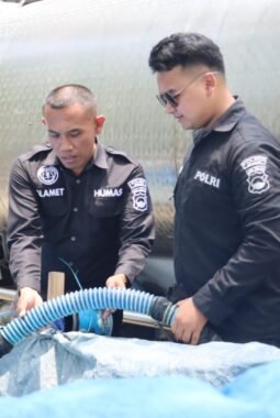 Dilanda Kekeringan, Polres Sragen Kirim 8.500 Liter Air Bersih untuk Warga Desa Sigit Tangen