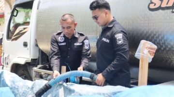 Dilanda Kekeringan, Polres Sragen Kirim 8.500 Liter Air Bersih untuk Warga Desa Sigit Tangen