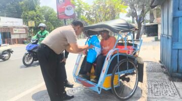 Sambut HUT Humas Polri ke-75, Polres Kudus Salurkan 10 Paket Baksos untuk Warga Kurang Mampu