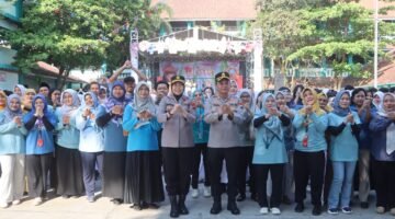 Buka kegiatan peringatan Bulan Bahasa di SMAN 1 Ungaran, Kapolres Ajak Pelajar Hadapi tantangan era digital.