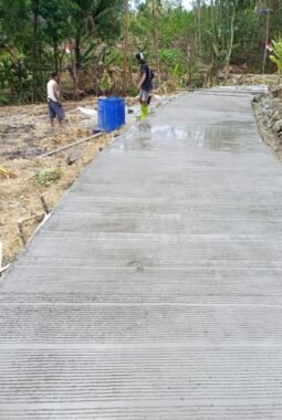 Jalan Rabat Beton Gumelar Lor Tuntas, Progres Sawangan Capai 64 Persen dalam Bakti TNI AD untuk Rakyat