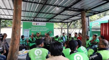 Kapolresta Surakarta AKBP Condro Bikin Heboh Posko Ojol Faroka, Ngariung Bareng hingga Berbagi Sembako