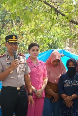 Kapolres Sragen Turun Langsung ke Tangen, Salurkan Air Bersih untuk Warga yang Lima Bulan Dilanda Kekeringan