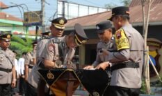 Pimpin upacara Sertijab Pejabat Utama dan Kapolsek, Kapolres Semarang tekankan kehadiran Polisi ditengah masyarakat.