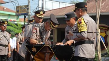 Pimpin upacara Sertijab Pejabat Utama dan Kapolsek, Kapolres Semarang tekankan kehadiran Polisi ditengah masyarakat.