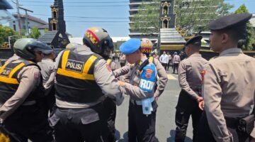 Propam Polda Jateng Periksa Personel Pengamanan Aksi Unjuk Rasa di Gubernuran, Pastikan Tanpa Senjata dan Benda Berbahaya