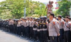 Propam Polda Jateng Periksa Personel Pengamanan Aksi Unjuk Rasa di Gubernuran, Pastikan Tanpa Senjata dan Benda Berbahaya