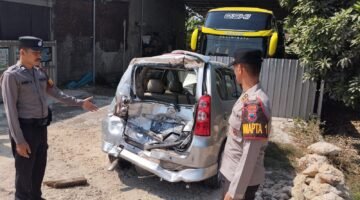 Diduga Rem Blong, Truk Hino Picu Tabrakan Beruntun di Kudus