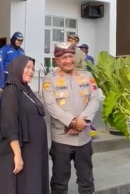 Bukan Ngidam Mangga, Ibu Hamil 8 Bulan Ini Justru Kepengin Pegang Kepala Mbah Com 