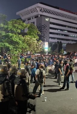 Temui Peserta Aksi di Jalan Pahlawan, Kapolda Jateng Ajak Mahasiswa Jaga Ketertiban dan Tegaskan Penegakan Hukum bagi Pelanggar