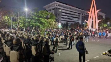 Temui Peserta Aksi di Jalan Pahlawan, Kapolda Jateng Ajak Mahasiswa Jaga Ketertiban dan Tegaskan Penegakan Hukum bagi Pelanggar