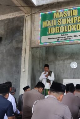 Wakapolres Demak Pimpin Jumat Keliling, Perkuat Kedekatan Polisi dengan Masyarakat