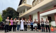 Minggu Kasih, Kapolres Semarang Sambangi Gereja Kristus Raja Ungaran