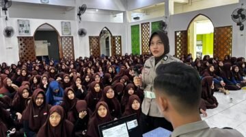 Satlantas Polres Sragen Bekali Siswa SMP MTA Gemolong Edukasi Lalu Lintas dan Bahaya Bullying