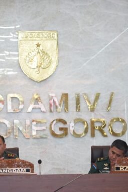 Pangdam IV/Diponegoro Ikuti Vicon Kasad, Bahas Evaluasi KDKMP dan Rekrutmen Prajurit TNI AD TA 2027