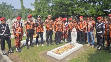 Memperingati Hari Sumpah Pemuda, MPC PP Pekanbaru bersama KOTI MPC PP Kota Pekanbaru Tabur Bunga di Makam Pahlawan Kusuma Dharma