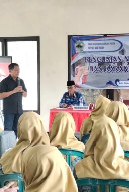 Kesbangpol Jateng Bersama Ketua Komisi A DPRD Provinsi Gelar Penguatan Wawasan Kebangsaan, Tanamkan Nilai Nasionalisme di Purworejo