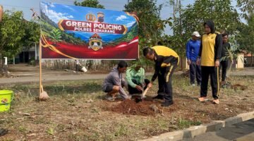 Olahraga Bersama, Polres Semarang Lanjutkan Jumat Bersih dan Green Policing di Alun-Alun Ungaran Timur.