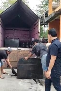 GERAK CEPAT TIM URC POLRES SRAGEN! Dua Pelaku Penyelewengan Solar Subsidi Dibekuk, Lima Mobil Modifikasi dan 923 Liter Solar Disita