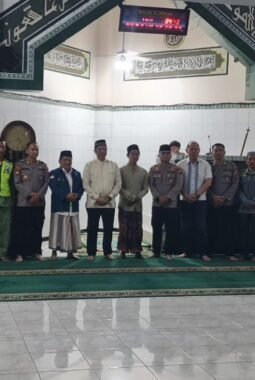 Safari Subuh di Semarang Timur, Kapolrestabes Ajak Masyarakat Bersama Jaga Kamtibmas dan Lindungi Generasi Muda